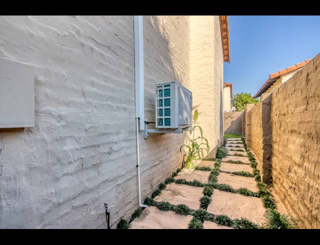 2 BEDROOM TOWNHOUSE FOR SALE IN HONEYDEW MANOR
